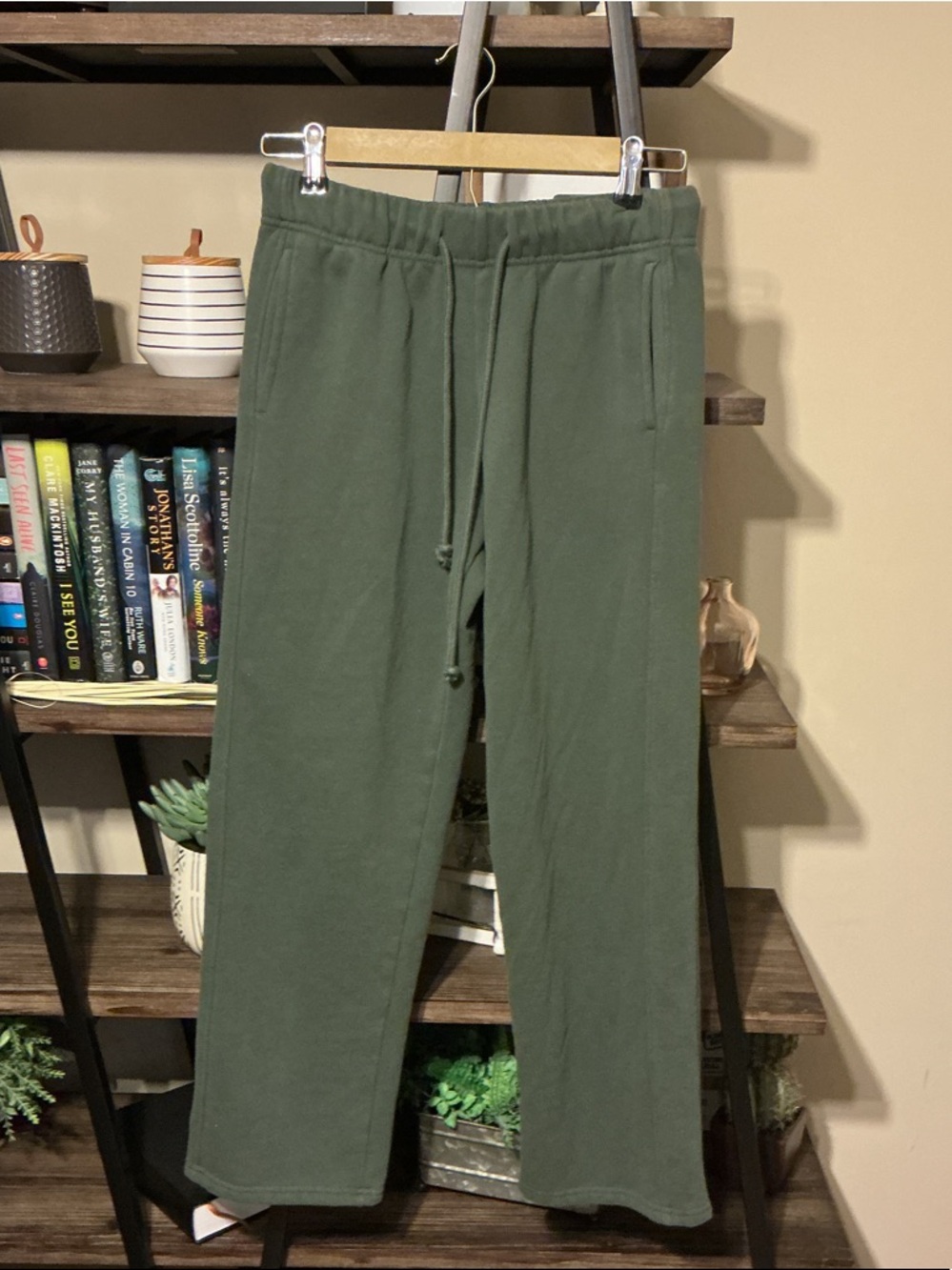 Lazy Sundays Straight-Leg Olive Green Sweats Size S